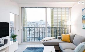 Modern, Bright & Beautiful, 1 Bedroom Downtown Apt with Rooftop Patio